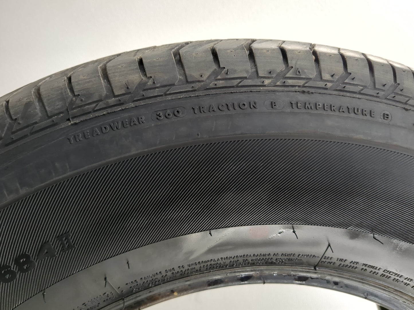 Used Tire P255/70R17 BRIDGETONE DUELER H/T 684II 110S - Tread Depth 9.5/32 - Oemusedautoparts1.com