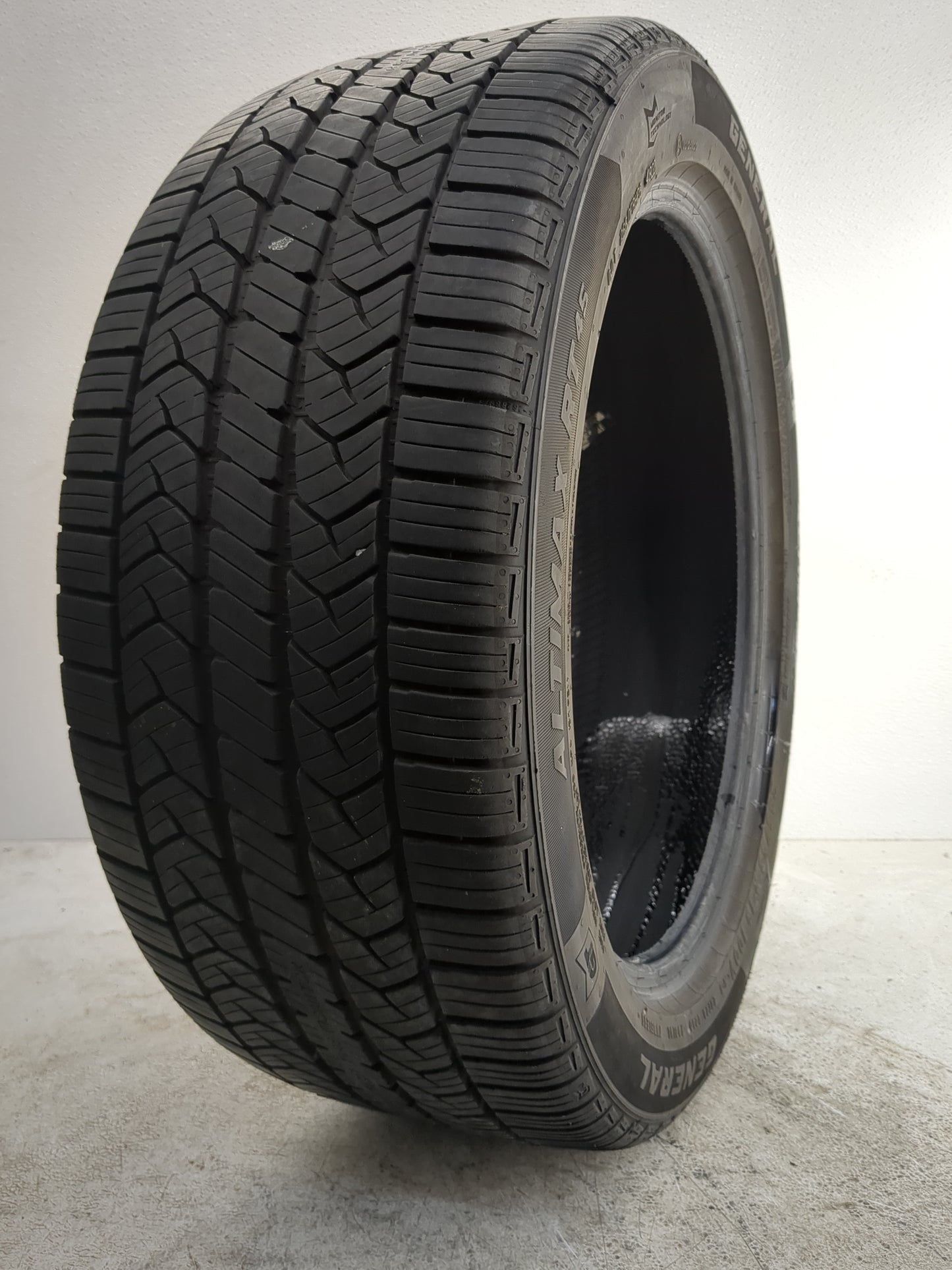 Used Tire 245/45R18 GENERAL ALTIMAX RT 45 100V - Tread Depth 8/32 - Oemusedautoparts1.com