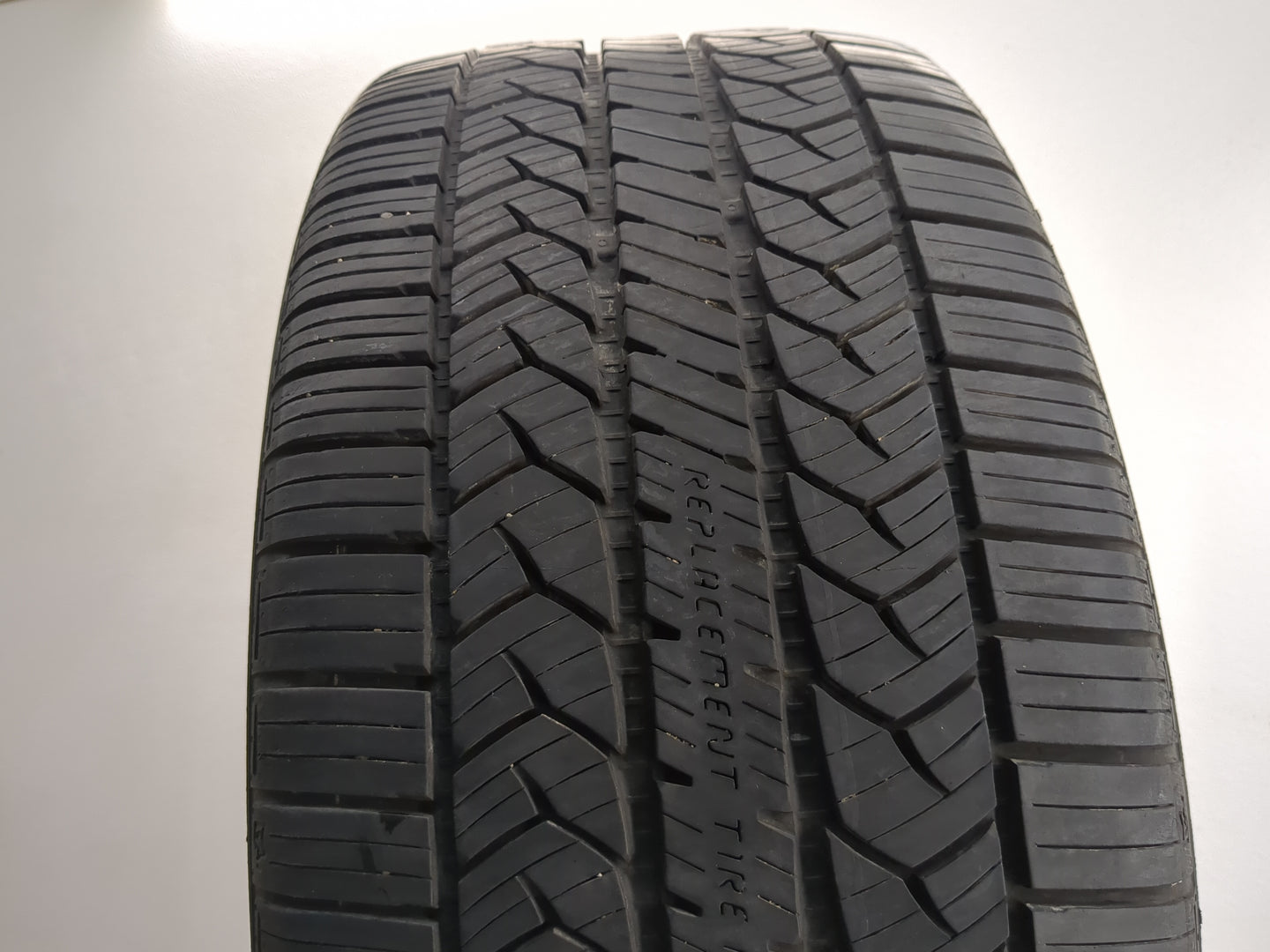 Used Tire 245/45R18 GENERAL ALTIMAX RT 45 100V - Tread Depth 8/32 - Oemusedautoparts1.com