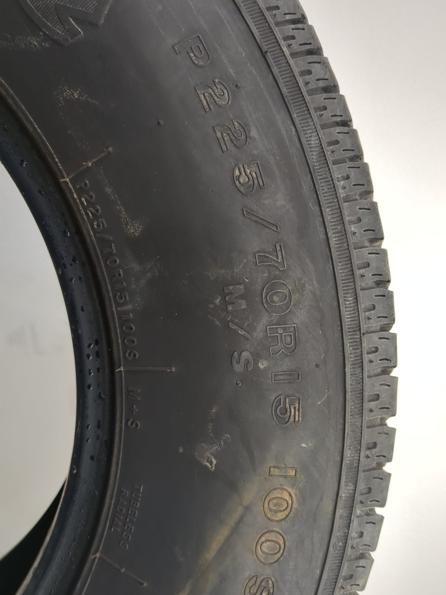 Used Tire P225/70R15 FIRESTONE WILDERNESS 100S - Tread Depth 12/32 - Oemusedautoparts1.com