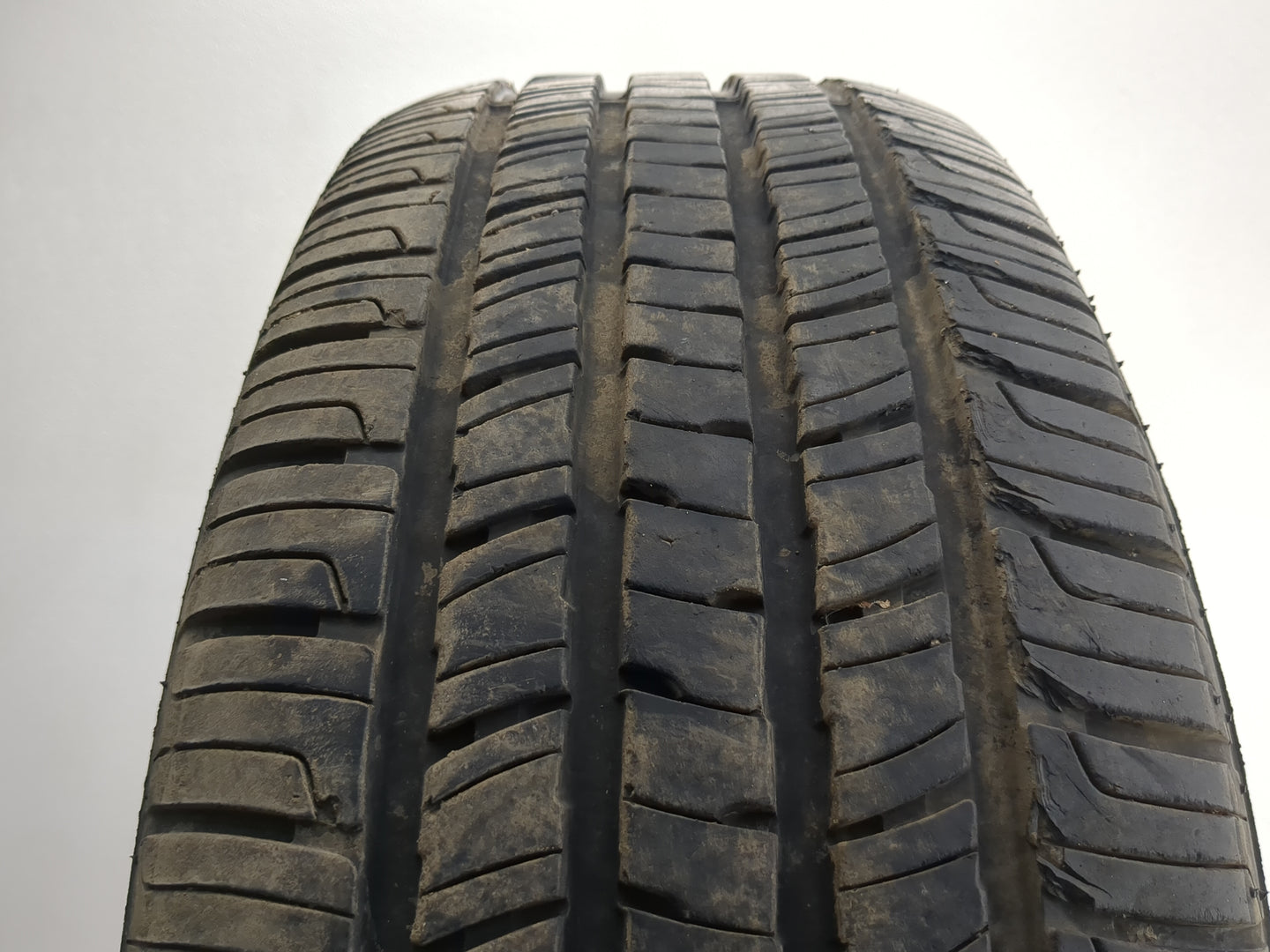 Used Tire 225/60R17 KENDA KENETICA TOURING A/S 99H - Tread Depth 10/32 - Oemusedautoparts1.com