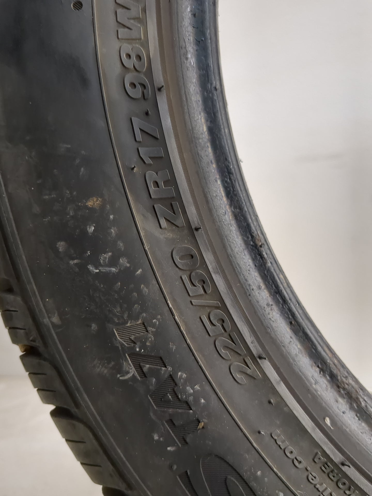 Used Tire 225/50ZR17 KUMHO SOLUS TA71 98W - Tread Depth 11/32 - Oemusedautoparts1.com