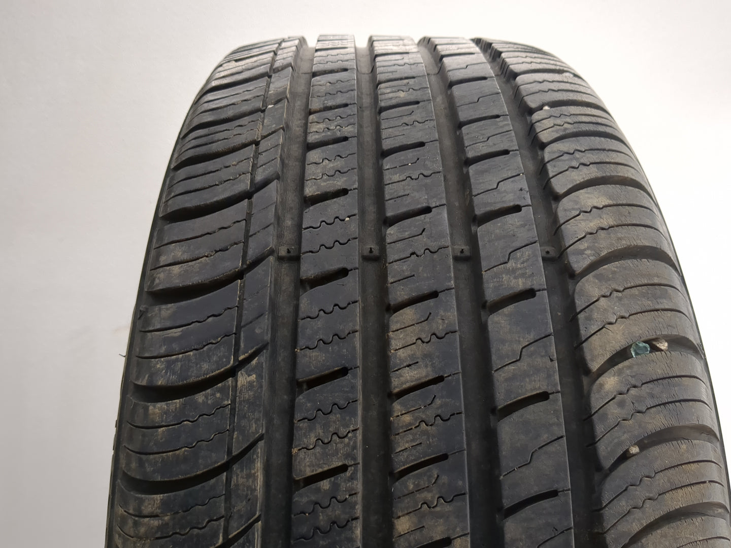 Used Tire 225/50ZR17 KUMHO SOLUS TA71 98W - Tread Depth 11/32 - Oemusedautoparts1.com