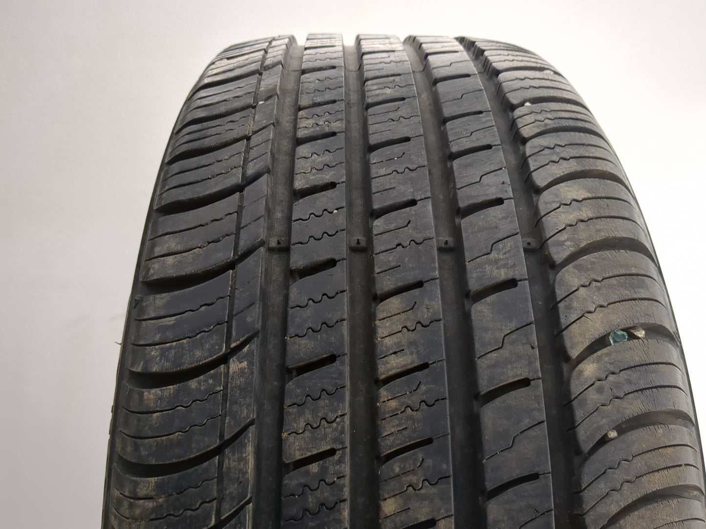 Used Tire 225/50ZR17 KUMHO SOLUS TA71 98W - Tread Depth 11/32 - Oemusedautoparts1.com