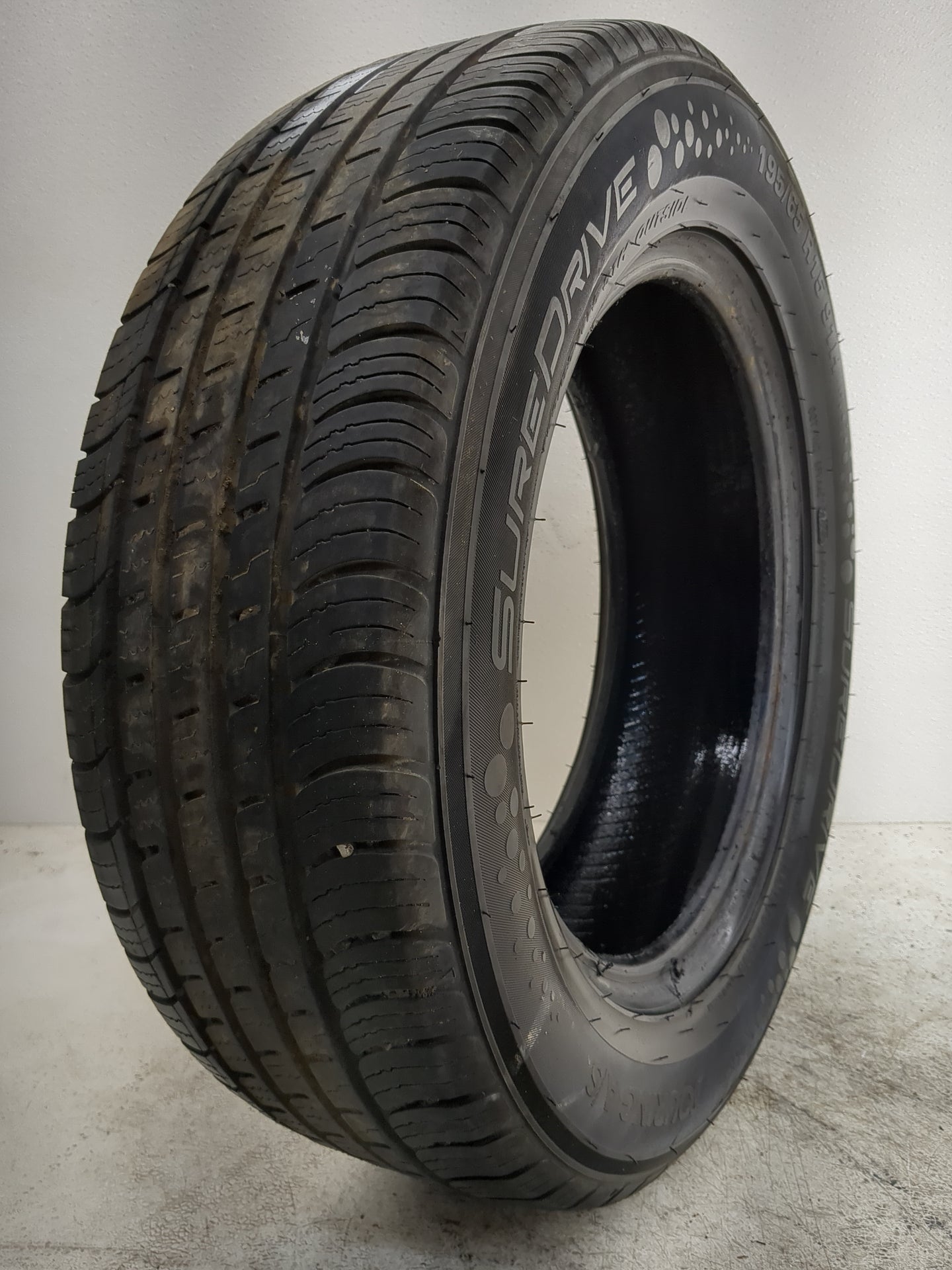 Used Tire 195/65R15 SUREDRIVE TOURING A/S 91H - Tread Depth 9/32 - Oemusedautoparts1.com