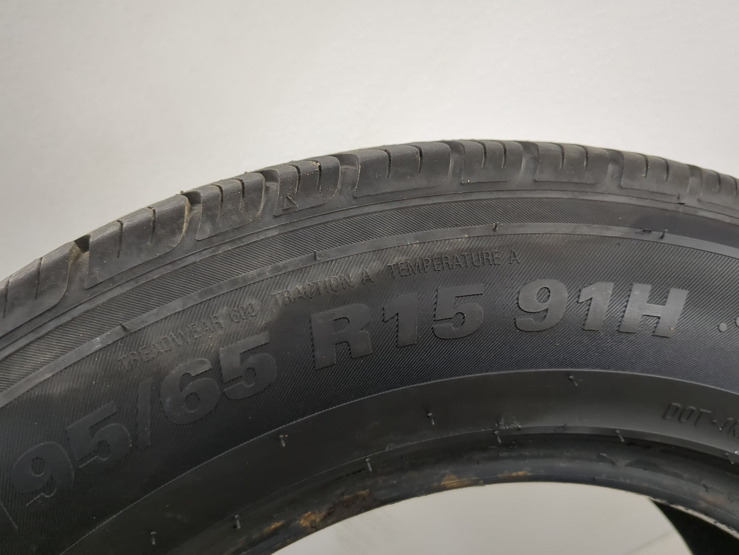 Used Tire 195/65R15 SUREDRIVE TOURING A/S 91H - Tread Depth 9/32 - Oemusedautoparts1.com