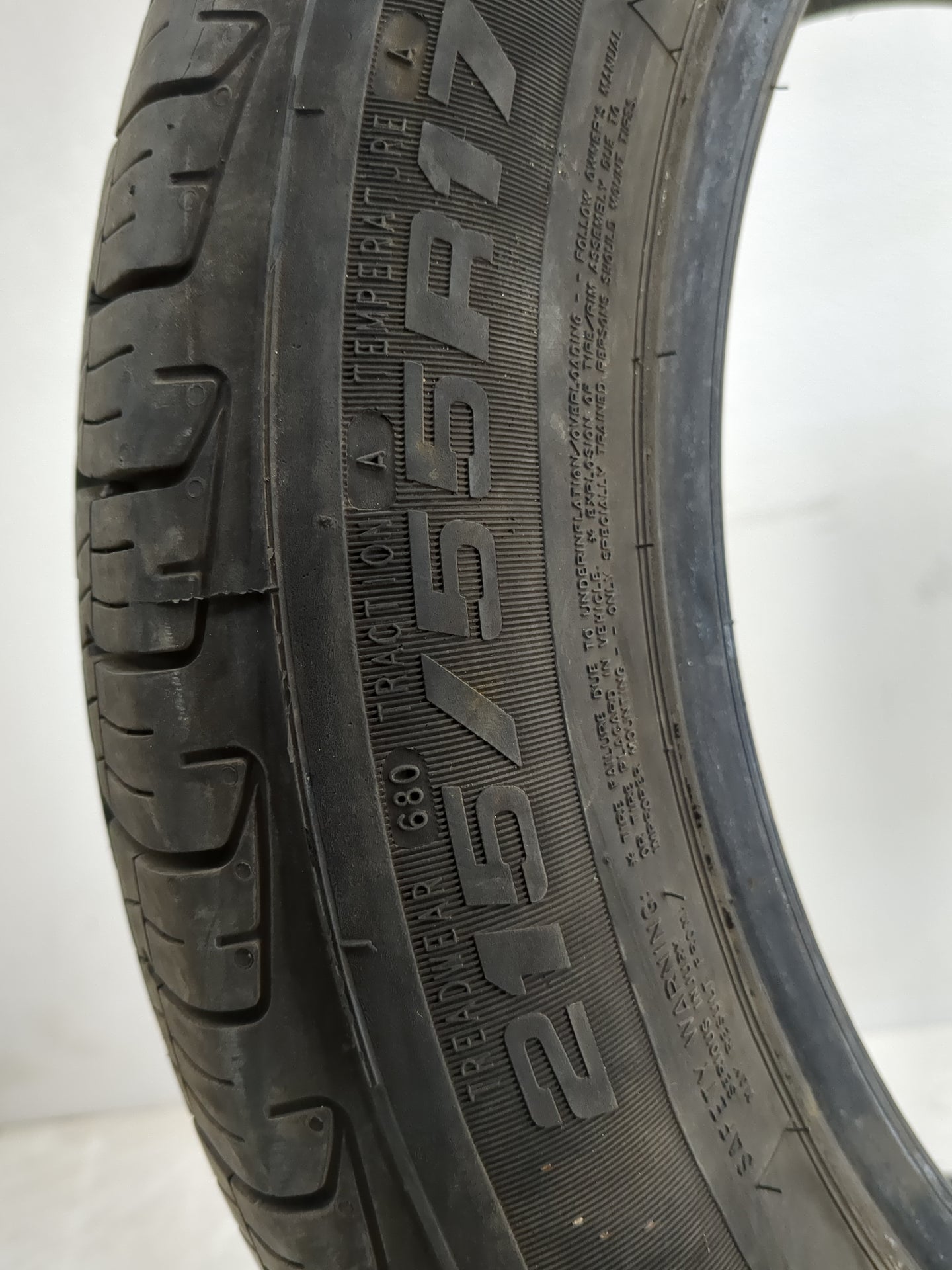 Used Tire 215/55R17 KELLY EDGE TOURING PLUS 94V - Tread Depth 10/32 - Oemusedautoparts1.com