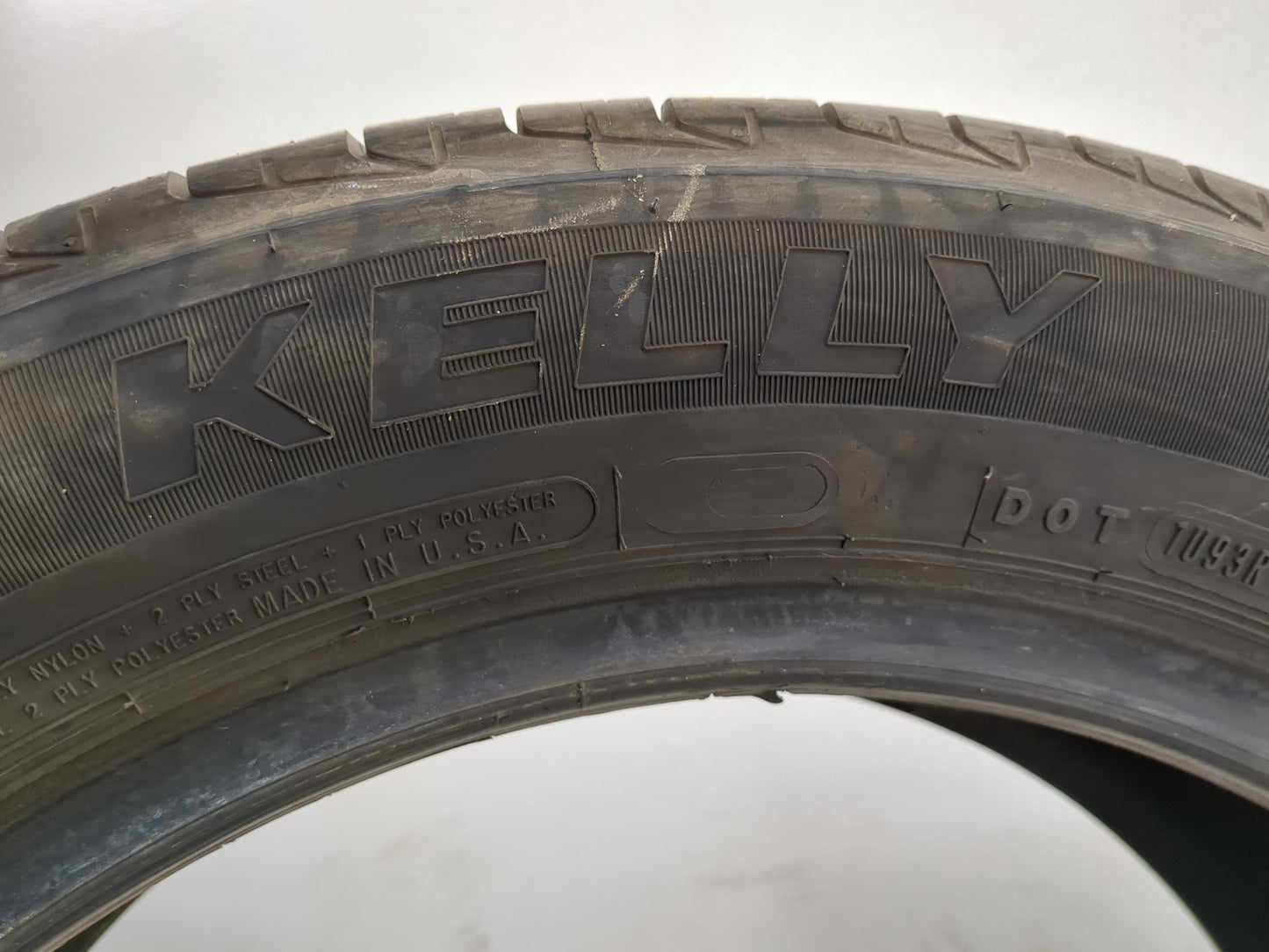 Used Tire 215/55R17 KELLY EDGE TOURING PLUS 94V - Tread Depth 10/32 - Oemusedautoparts1.com