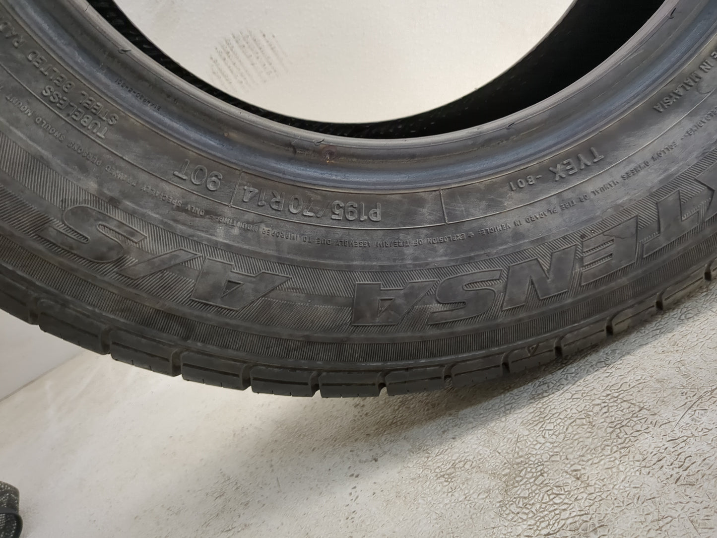 Used Tire P195/70R14 TOYO EXTENSA 90T - Tread Depth 11/32 - Oemusedautoparts1.com