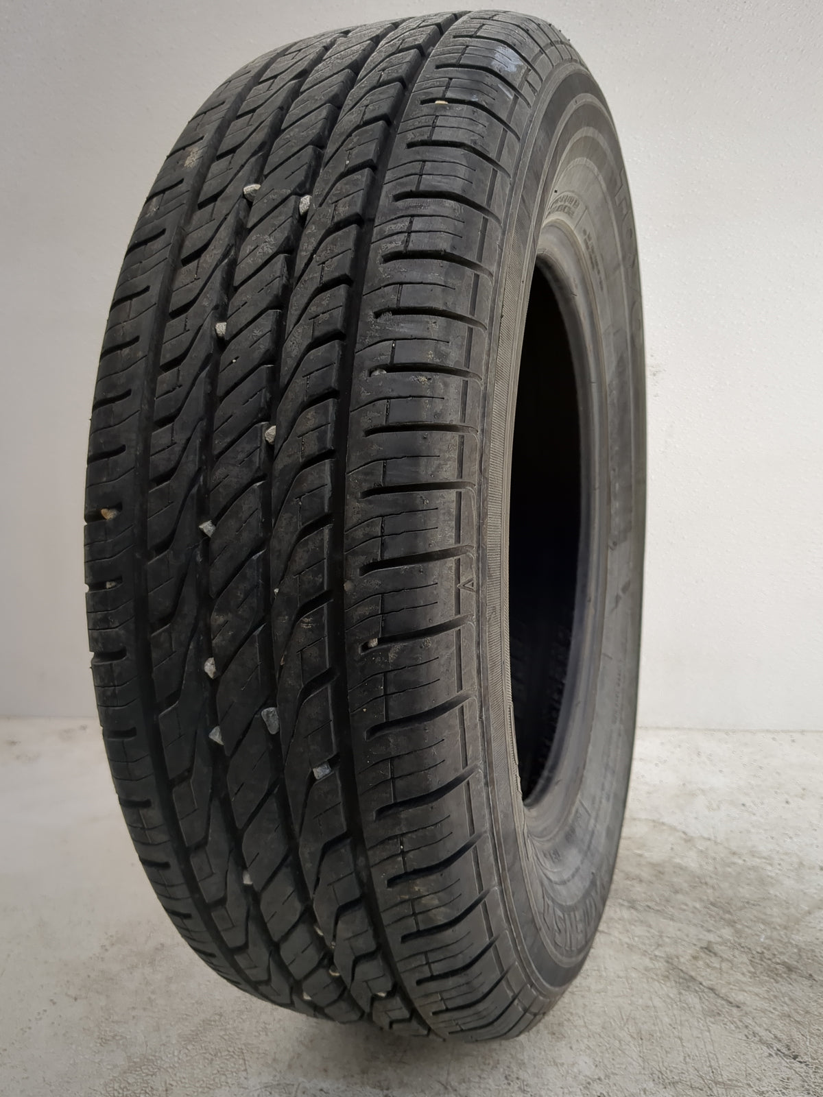 Used Tire P195/70R14 TOYO EXTENSA 90T - Tread Depth 11/32 - Oemusedautoparts1.com