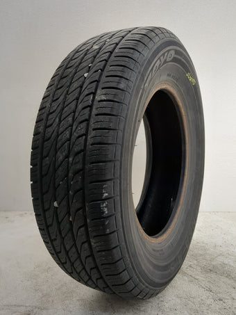 compare product Used Tire P195/70R14 TOYO EXTENSA A/S 90T - Tread Depth 7.5/32