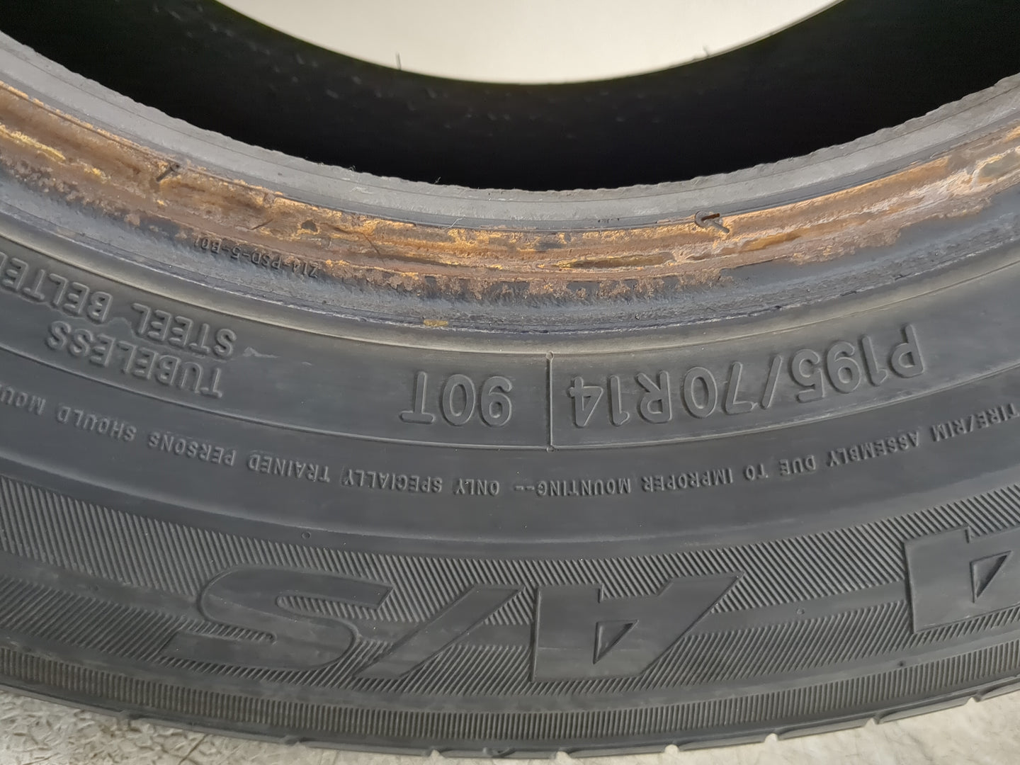 Used Tire P195/70R14 TOYO EXTENSA A/S 90T - Tread Depth 7.5/32 - Oemusedautoparts1.com