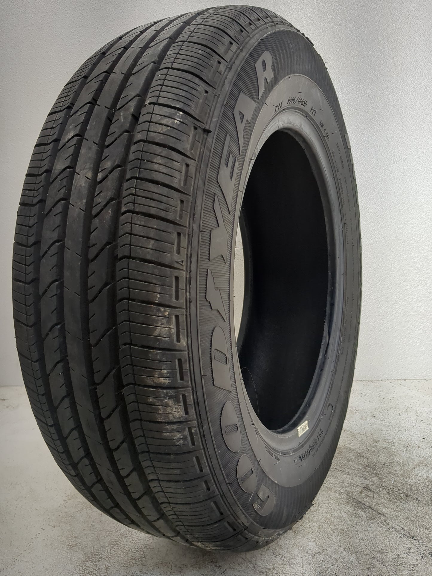 Used Tire P205/65R15 GOODYEAR INTEGRITY 92T - Tread Depth 9.5/32 - Oemusedautoparts1.com