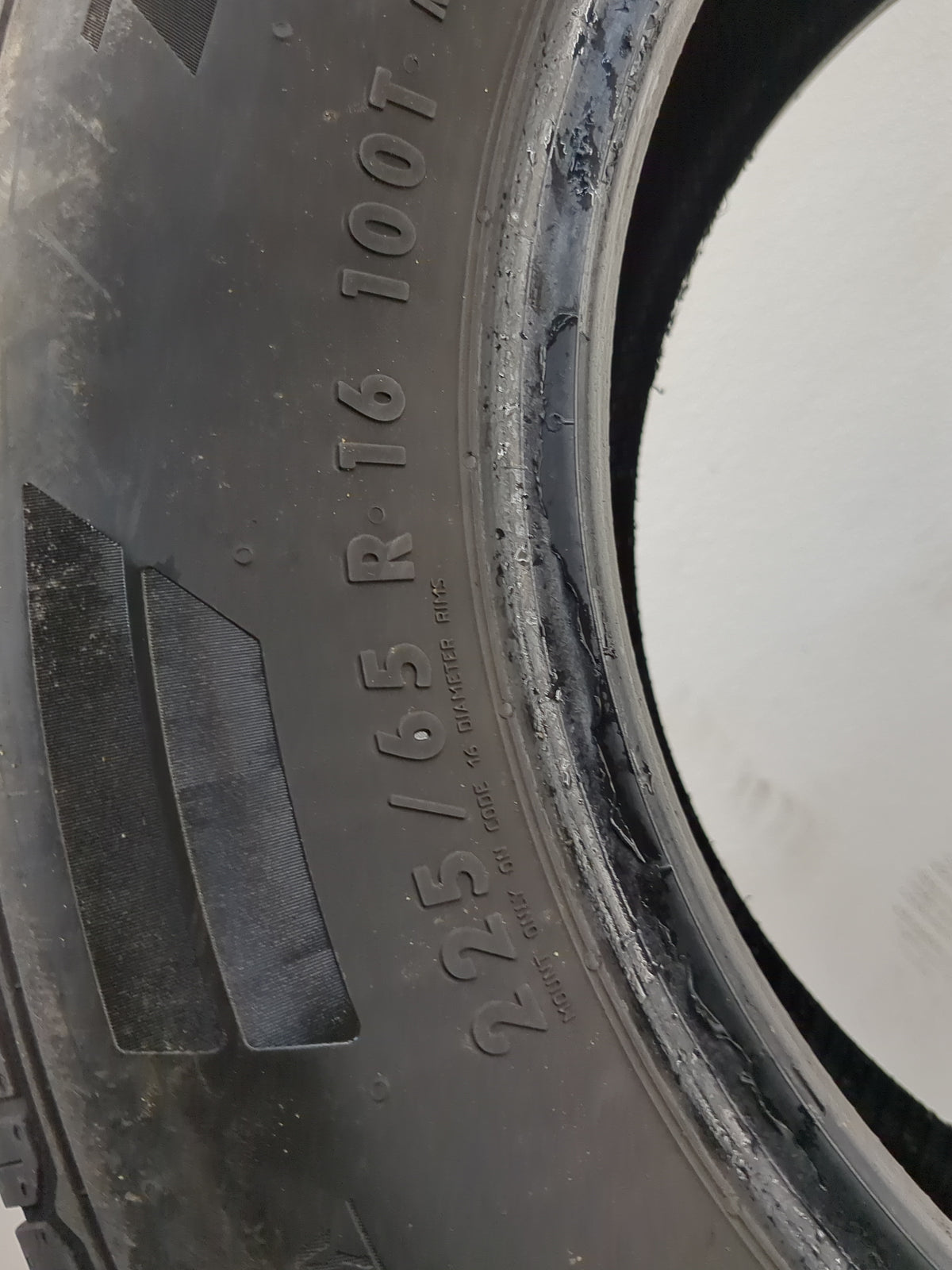 Used Tire 225/65R16 CONTINENTAL TRUECONTACT TOUR 100T - Tread Depth 7/32 - Oemusedautoparts1.com