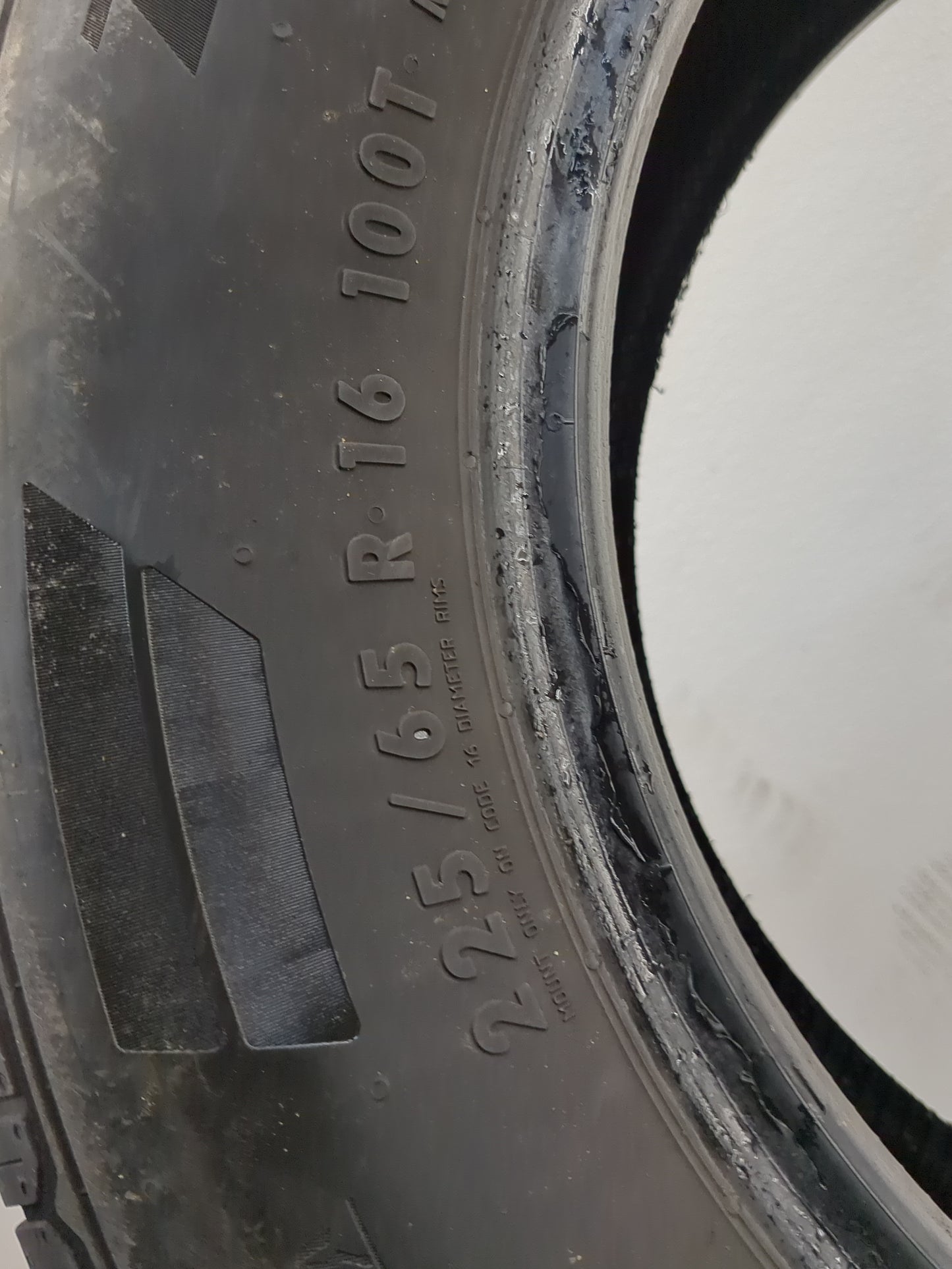 Used Tire 225/65R16 CONTINENTAL TRUECONTACT TOUR 100T - Tread Depth 7/32 - Oemusedautoparts1.com