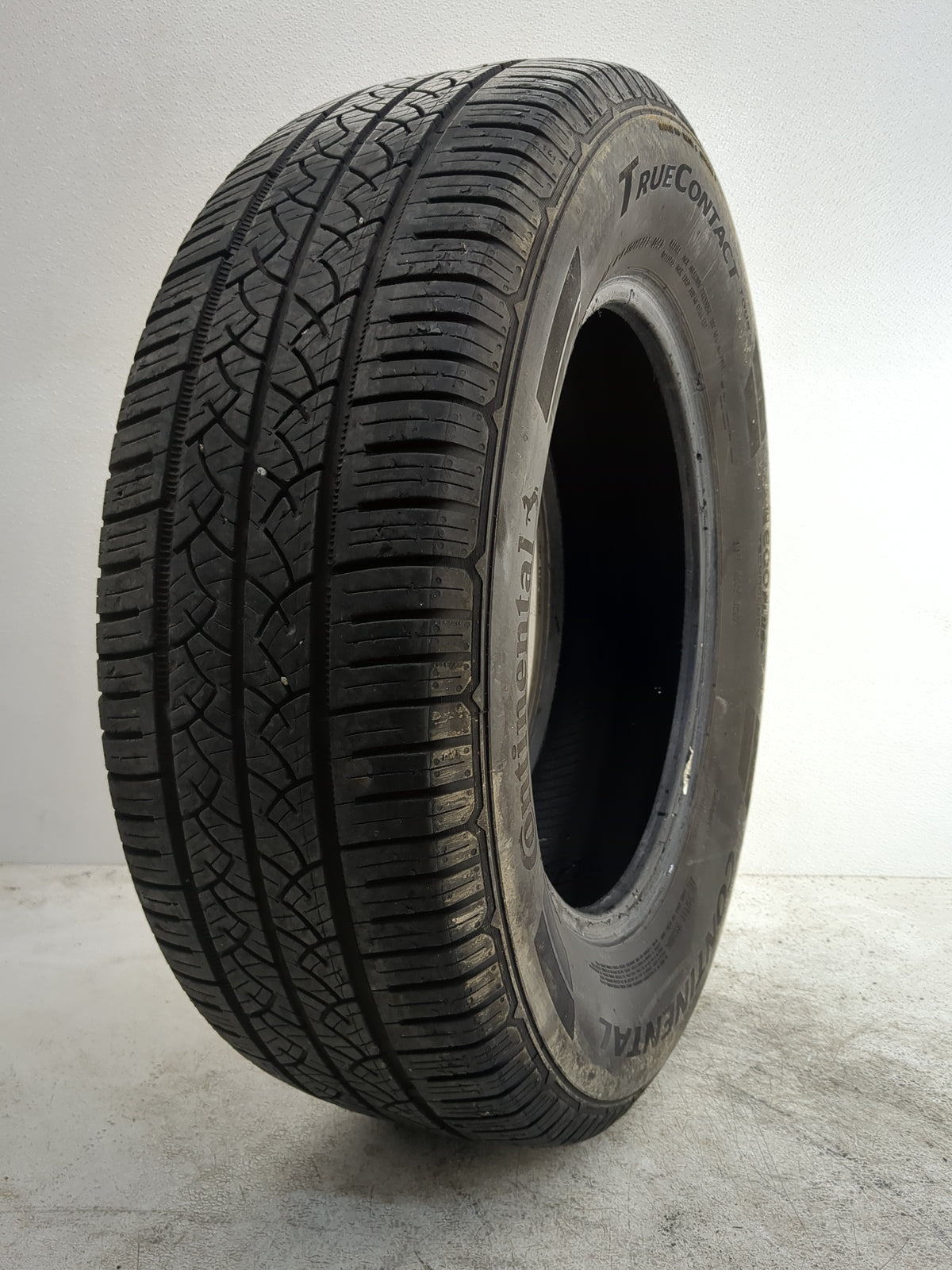 Used Tire 225/65R16 CONTINENTAL TRUECONTACT TOUR 100T - Tread Depth 7/32 - Oemusedautoparts1.com