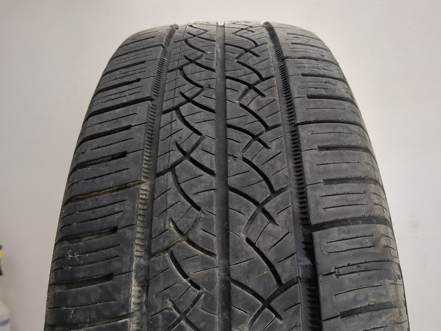 Used Tire 225/65R16 CONTINENTAL TRUECONTACT TOUR 100T - Tread Depth 7/32 - Oemusedautoparts1.com