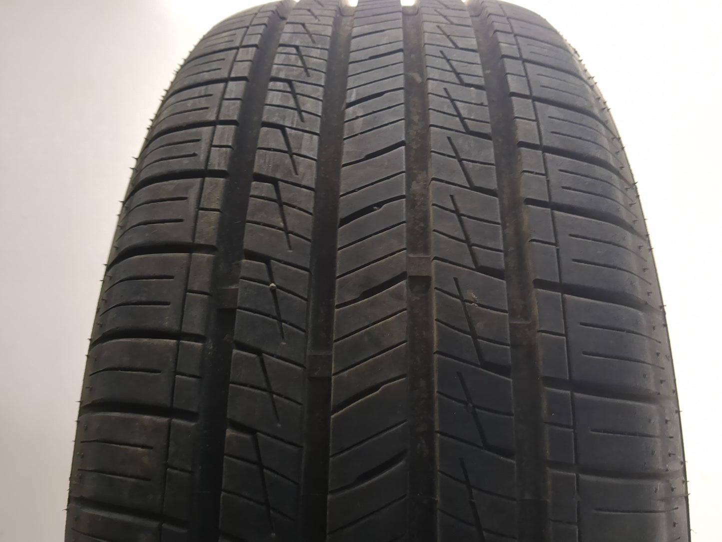 Used Tire 235/55R18 IRONHEAD REFLEX IHO1 100V - Tread Depth 10/32 - Oemusedautoparts1.com