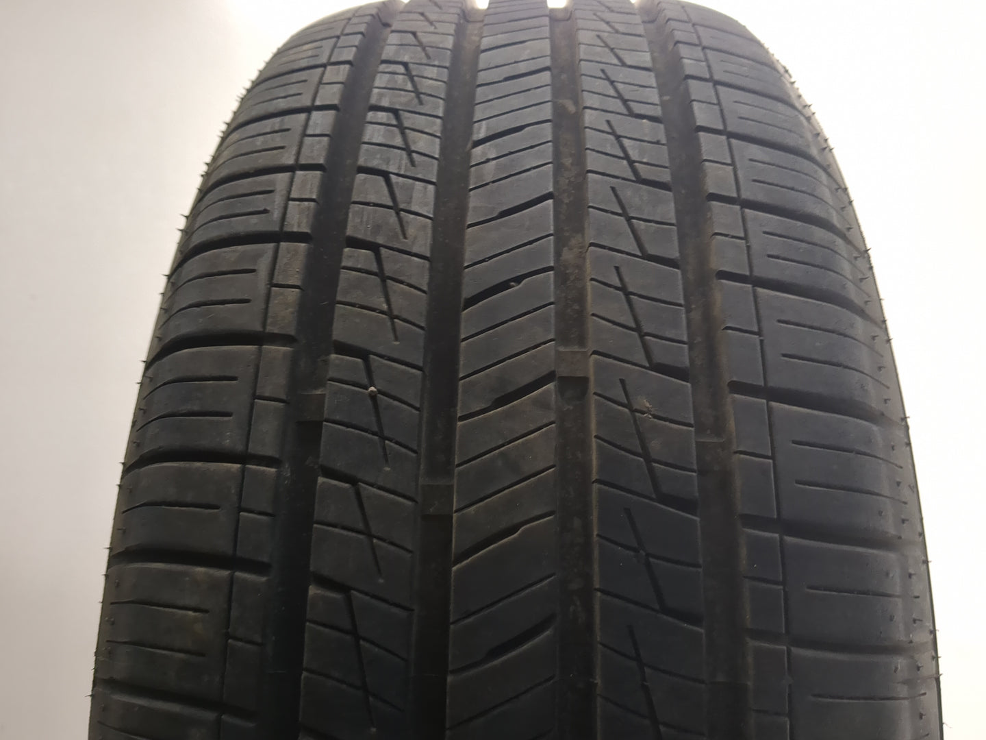 Used Tire 235/55R18 IRONHEAD REFLEX IHO1 100V - Tread Depth 10/32 - Oemusedautoparts1.com
