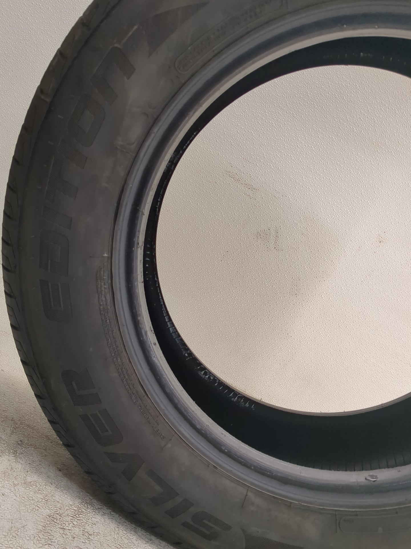 Used Tire 225/50R17 ARIZONIAN SILVER EDITION ALL SEASON 99H - Tread Depth 10/32 - Oemusedautoparts1.com