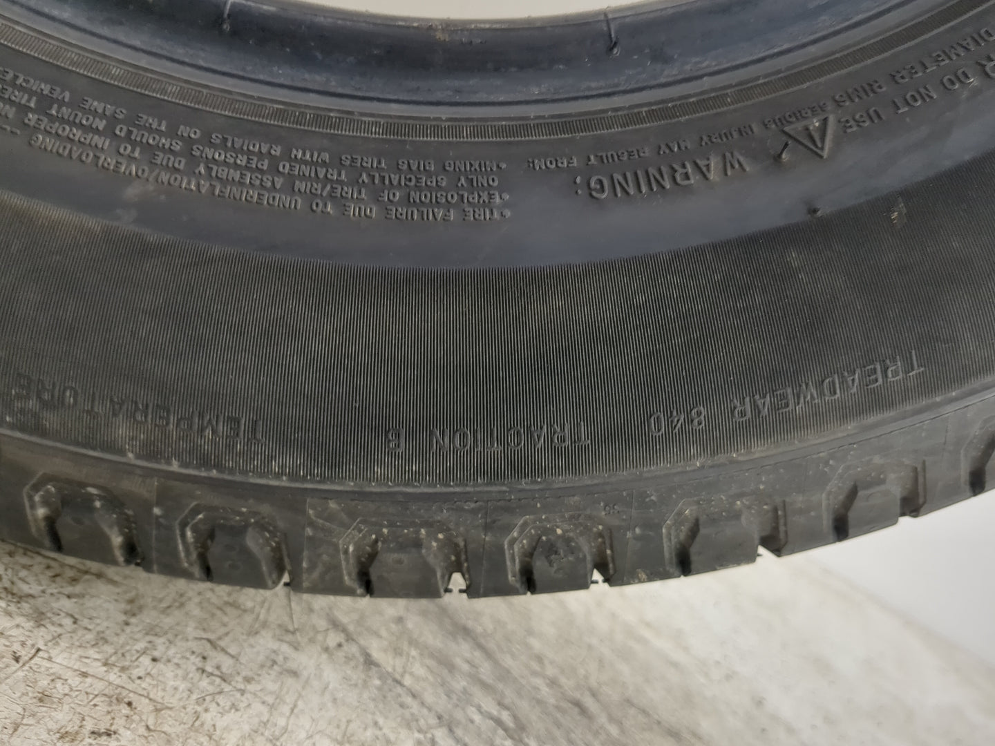 Used Tire 225/60R16 MICHELIN DEFENDER 2 98H - Tread Depth 8/32 - Oemusedautoparts1.com