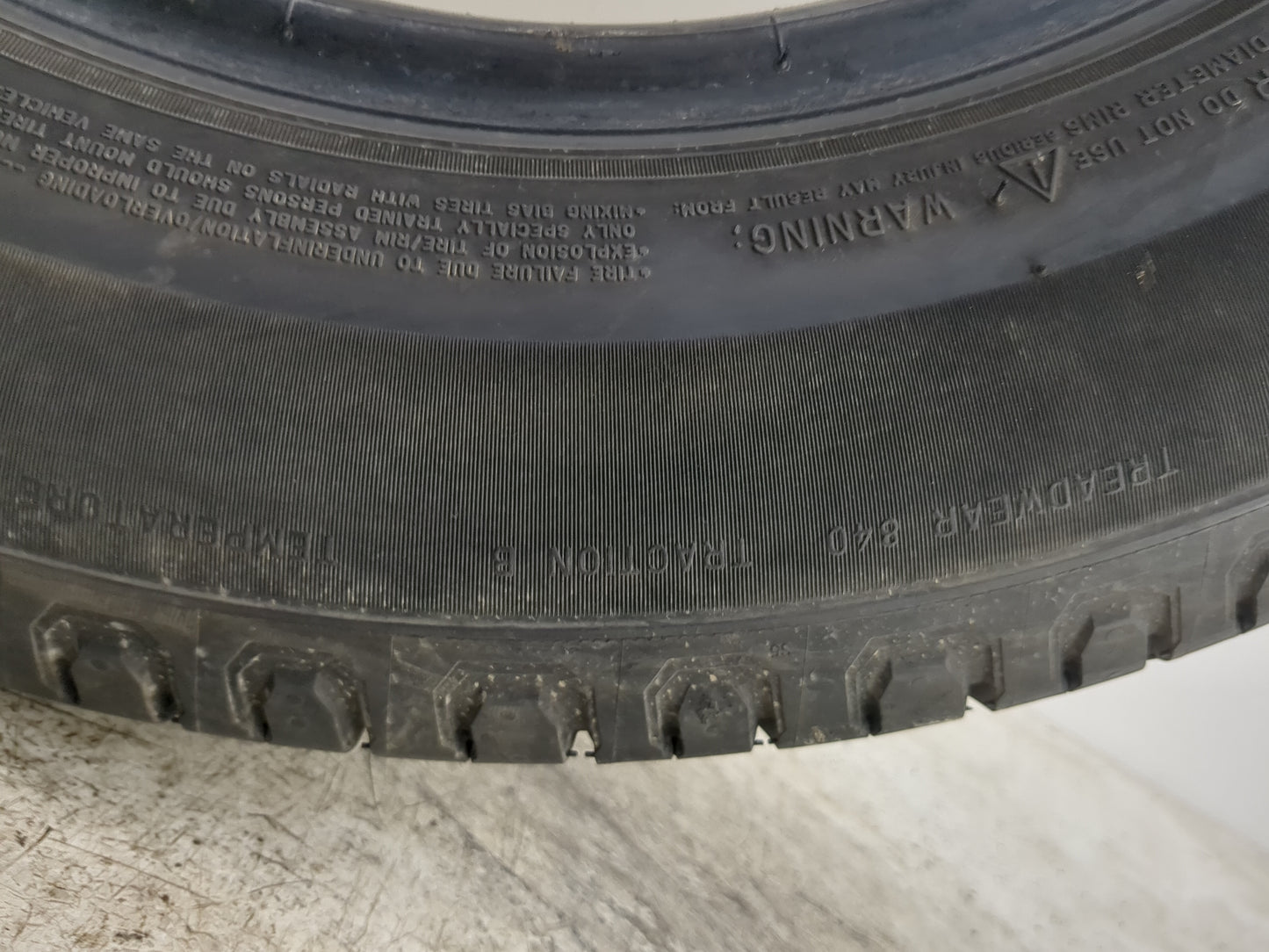 Used Tire 225/60R16 MICHELIN DEFENDER 2 98H - Tread Depth 8/32 - Oemusedautoparts1.com