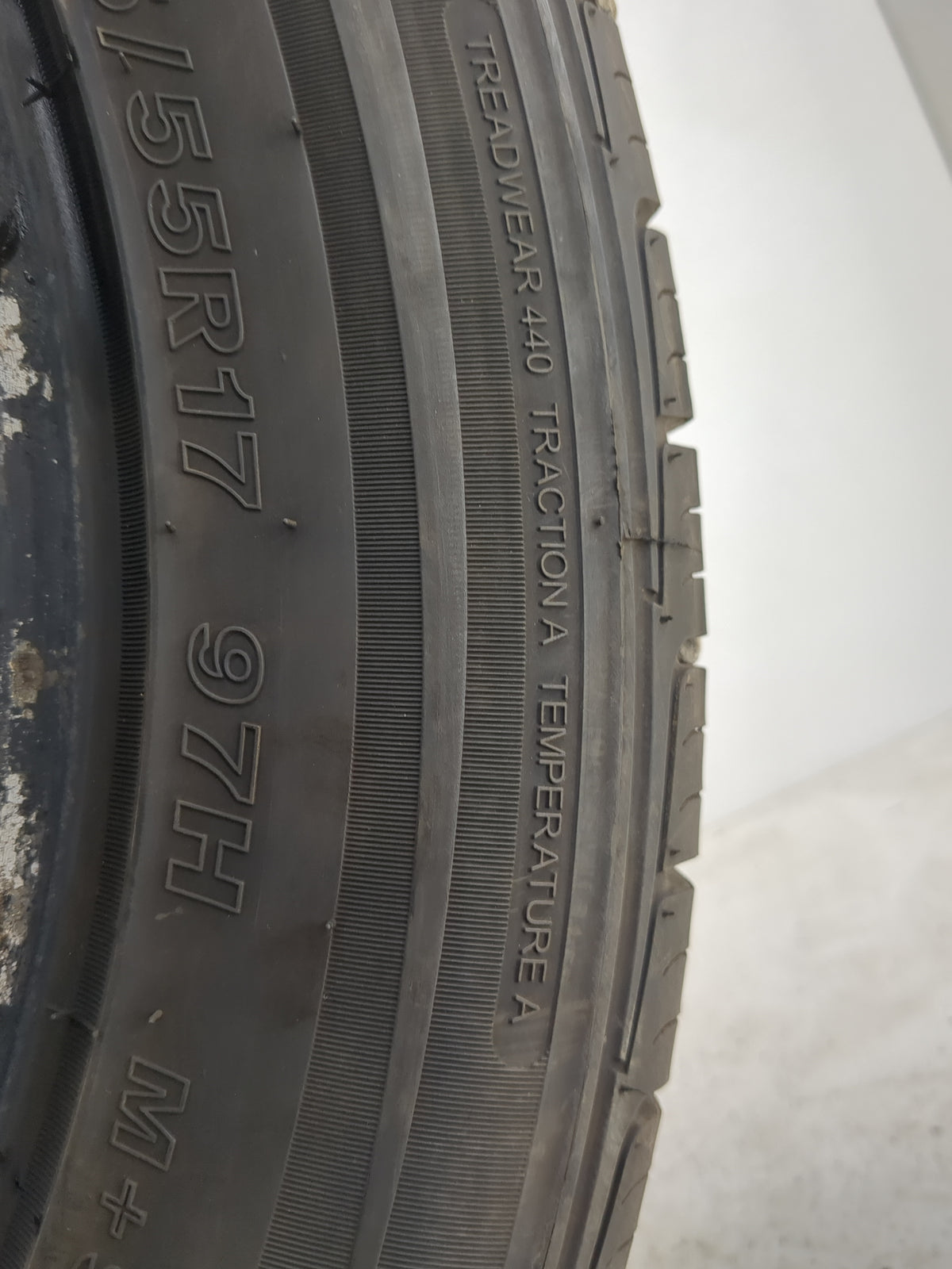Used Tire 225/55R17 IRONMAN GR906 97H - Tread Depth 10/32 - Oemusedautoparts1.com