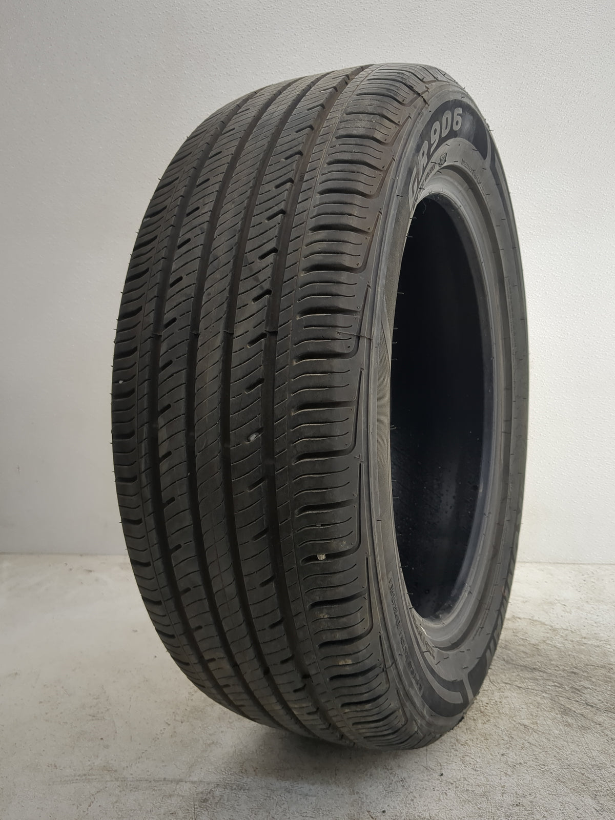 Used Tire 225/55R17 IRONMAN GR906 97H - Tread Depth 10/32 - Oemusedautoparts1.com