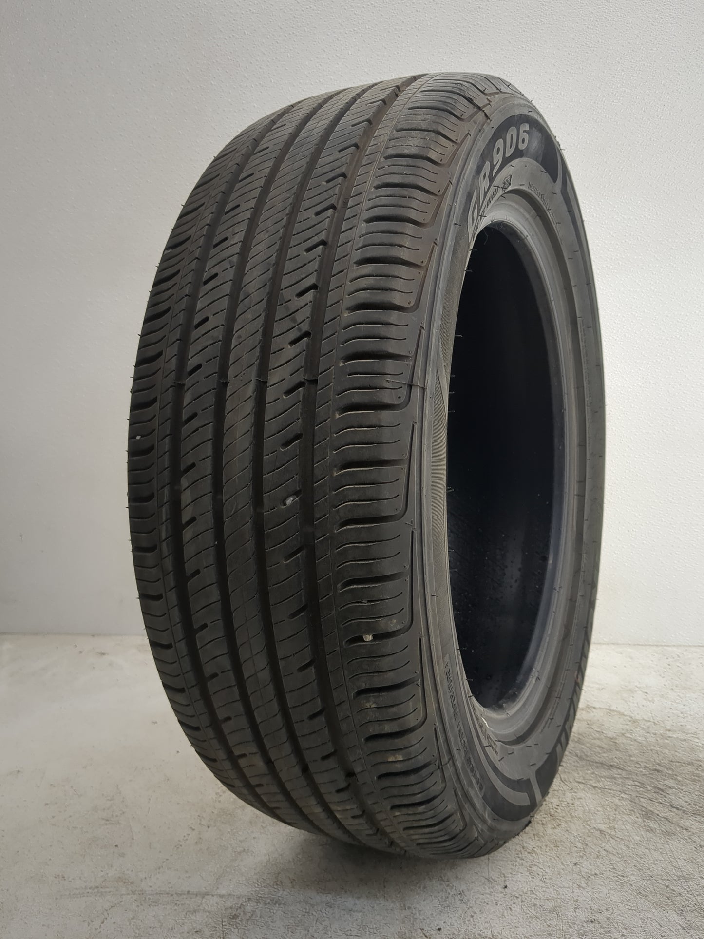 Used Tire 225/55R17 IRONMAN GR906 97H - Tread Depth 10/32 - Oemusedautoparts1.com