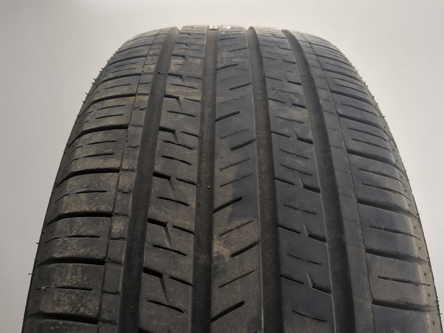 Used Tire 225/65R18 IRONHEAD REFLEX IHO1 100H - Tread Depth 8/32 - Oemusedautoparts1.com