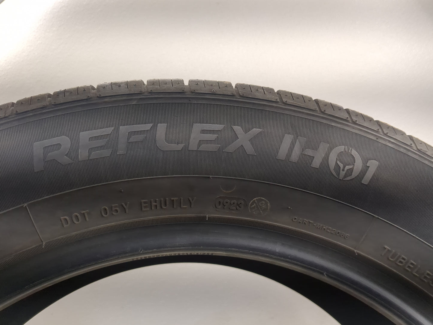 Used Tire 225/60R18 IRONHEAD REFLEX IHO1 100H - Tread Depth 9.5/32 - Oemusedautoparts1.com
