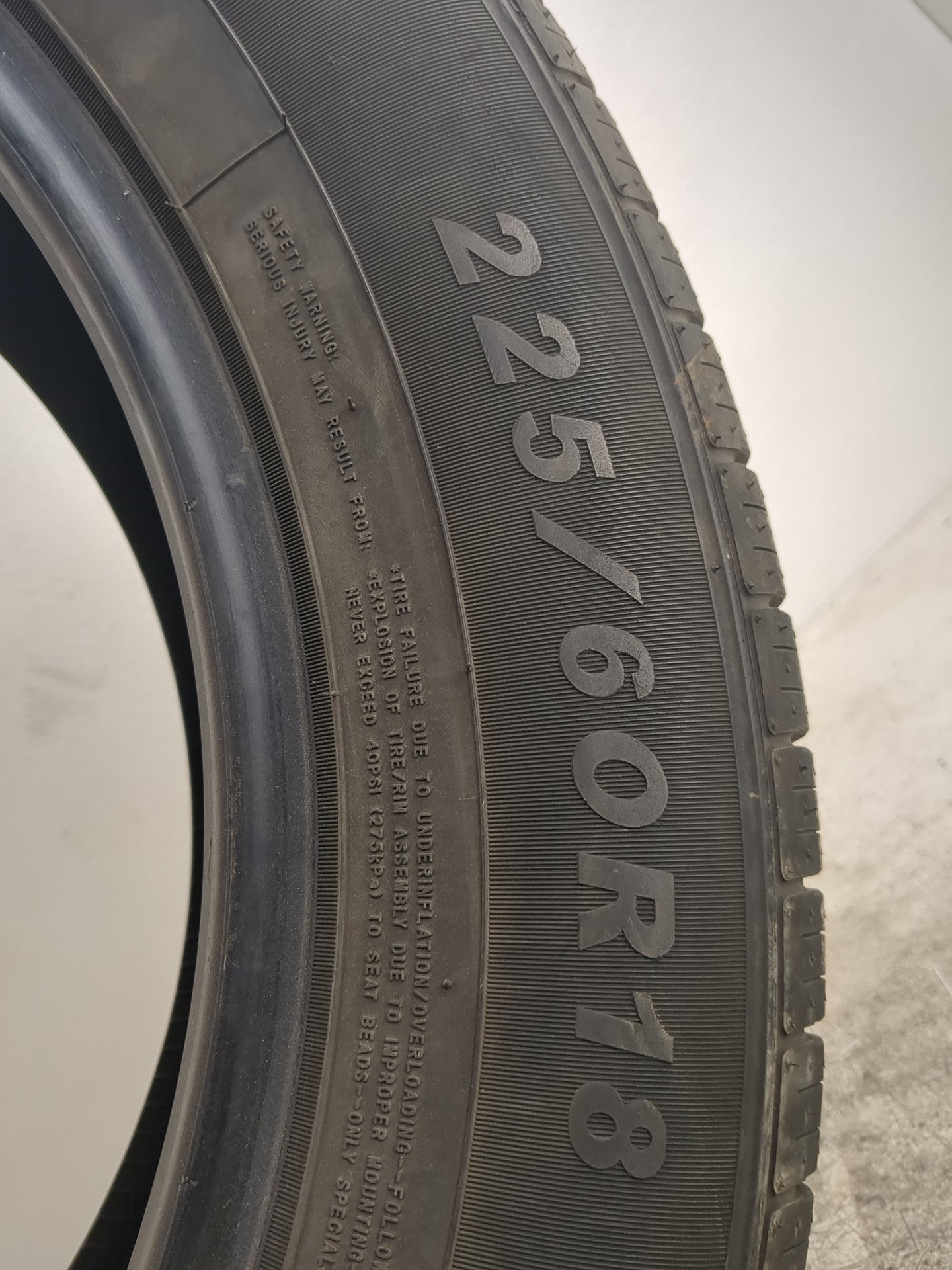 Used Tire 225/60R18 IRONHEAD REFLEX IHO1 100H - Tread Depth 9.5/32 - Oemusedautoparts1.com