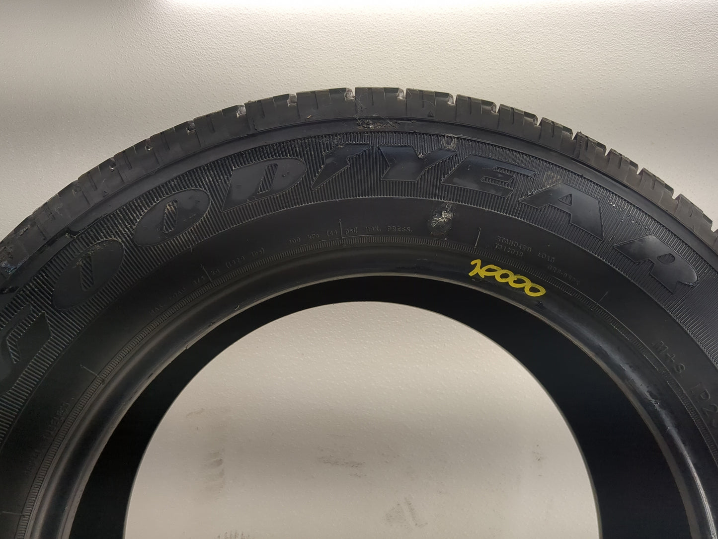 Used Tire P235/65R17 GOODYEAR WRANGLER HP 103S - Tread Depth 12/32 - Oemusedautoparts1.com