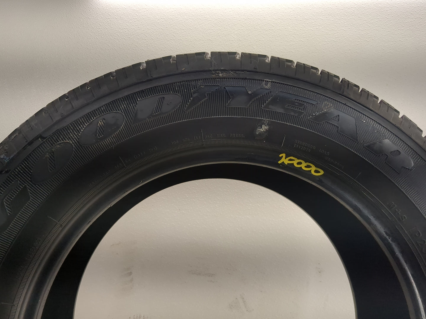 Used Tire P235/65R17 GOODYEAR WRANGLER HP 103S - Tread Depth 12/32 - Oemusedautoparts1.com