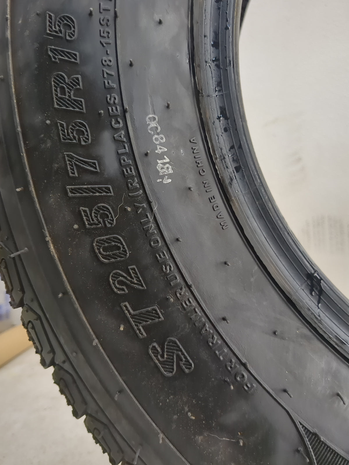 Used Tire ST205/75R15 CARLILE RADIAL HD 97V - Tread Depth 11/32 - Oemusedautoparts1.com