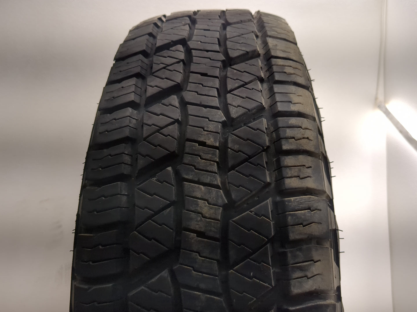 Used Tire 235/75R15 LAUFENN X FIT AT 109T - Tread Depth 12.5/32 - Oemusedautoparts1.com