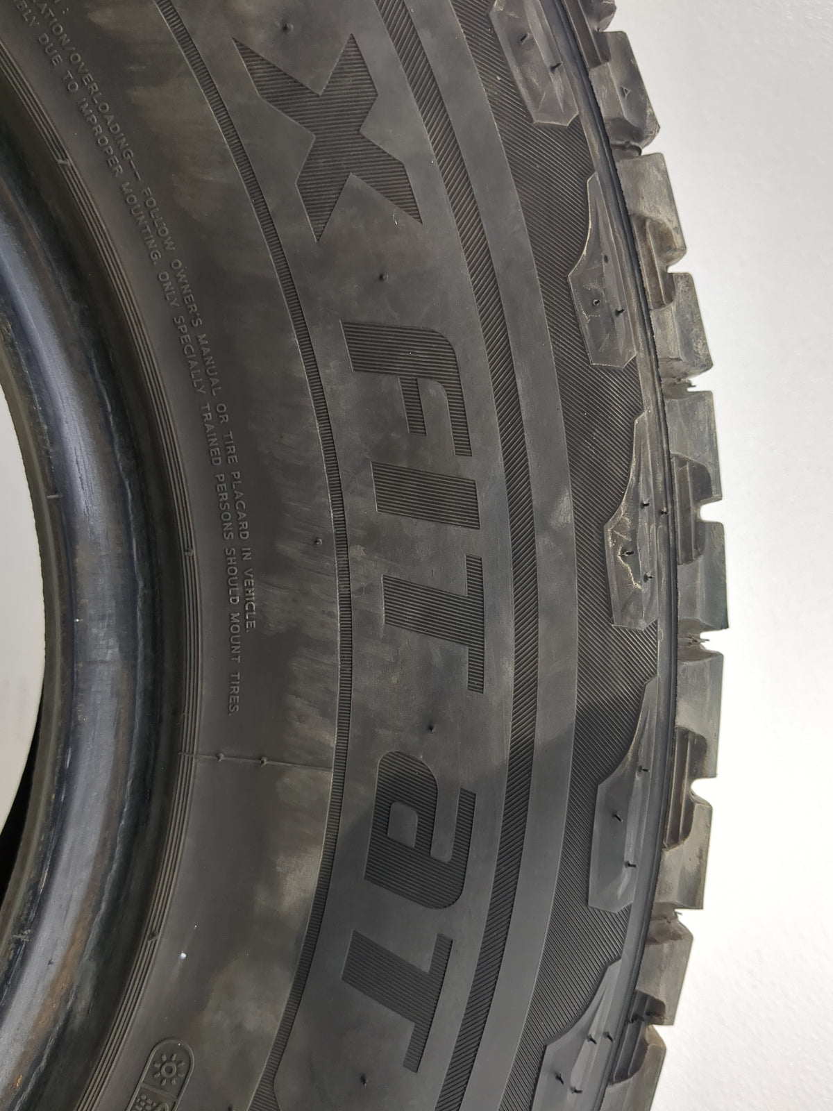 Used Tire 235/75R15 LAUFENN X FIT AT 109T - Tread Depth 12.5/32 - Oemusedautoparts1.com