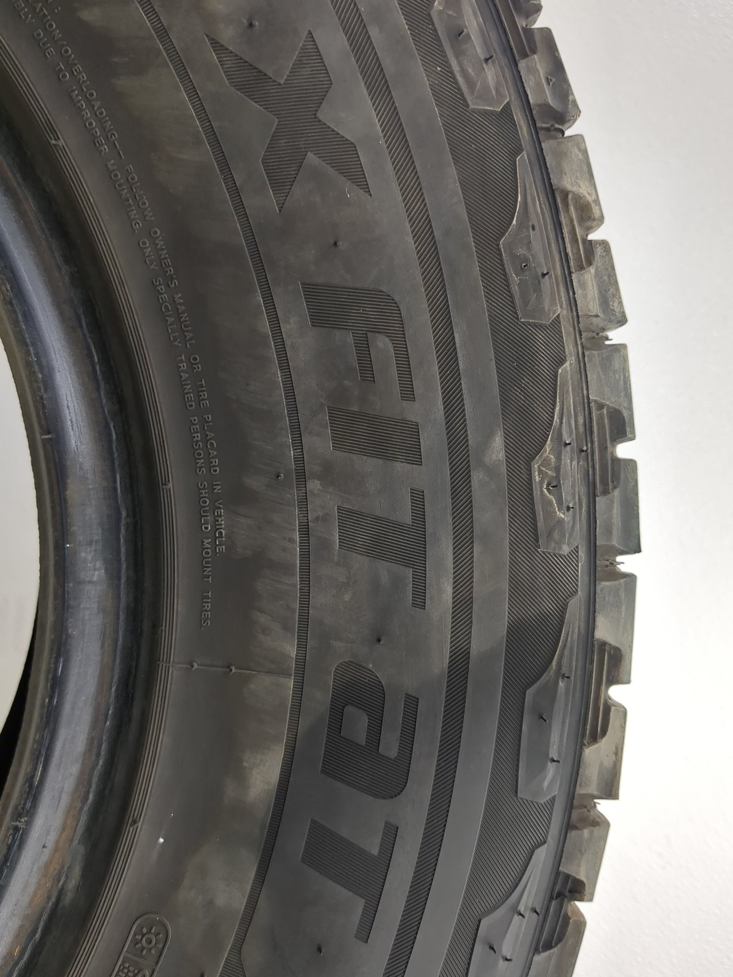 Used Tire 235/75R15 LAUFENN X FIT AT 109T - Tread Depth 12.5/32 - Oemusedautoparts1.com