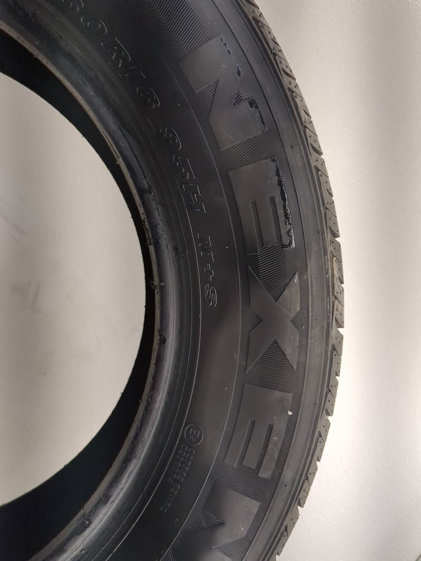 Used Tire P215/60R16 NEXEN CLASSE PREMIERE CP672 95H - Tread Depth 10.5/32 - Oemusedautoparts1.com