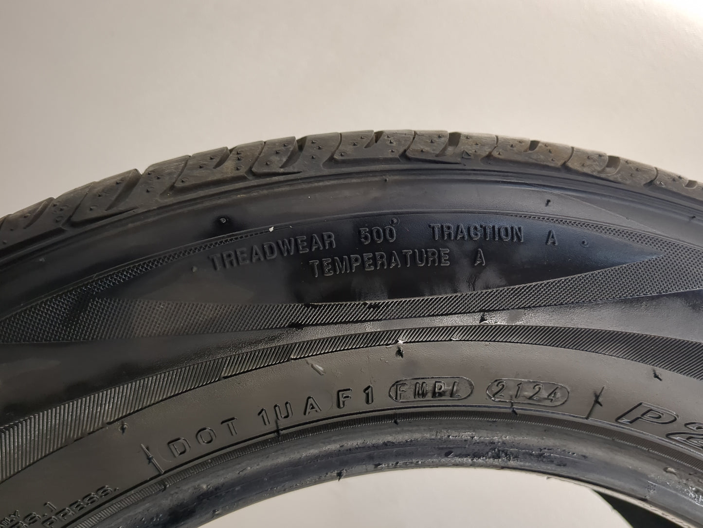 Used Tire P215/60R16 NEXEN CLASSE PREMIERE CP672 95H - Tread Depth 10.5/32 - Oemusedautoparts1.com