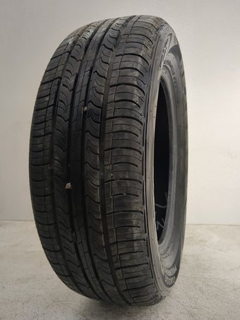 compare product Used Tire P215/60R16 NEXEN CLASSE PREMIERE CP672 95H - Tread Depth 10.5/32