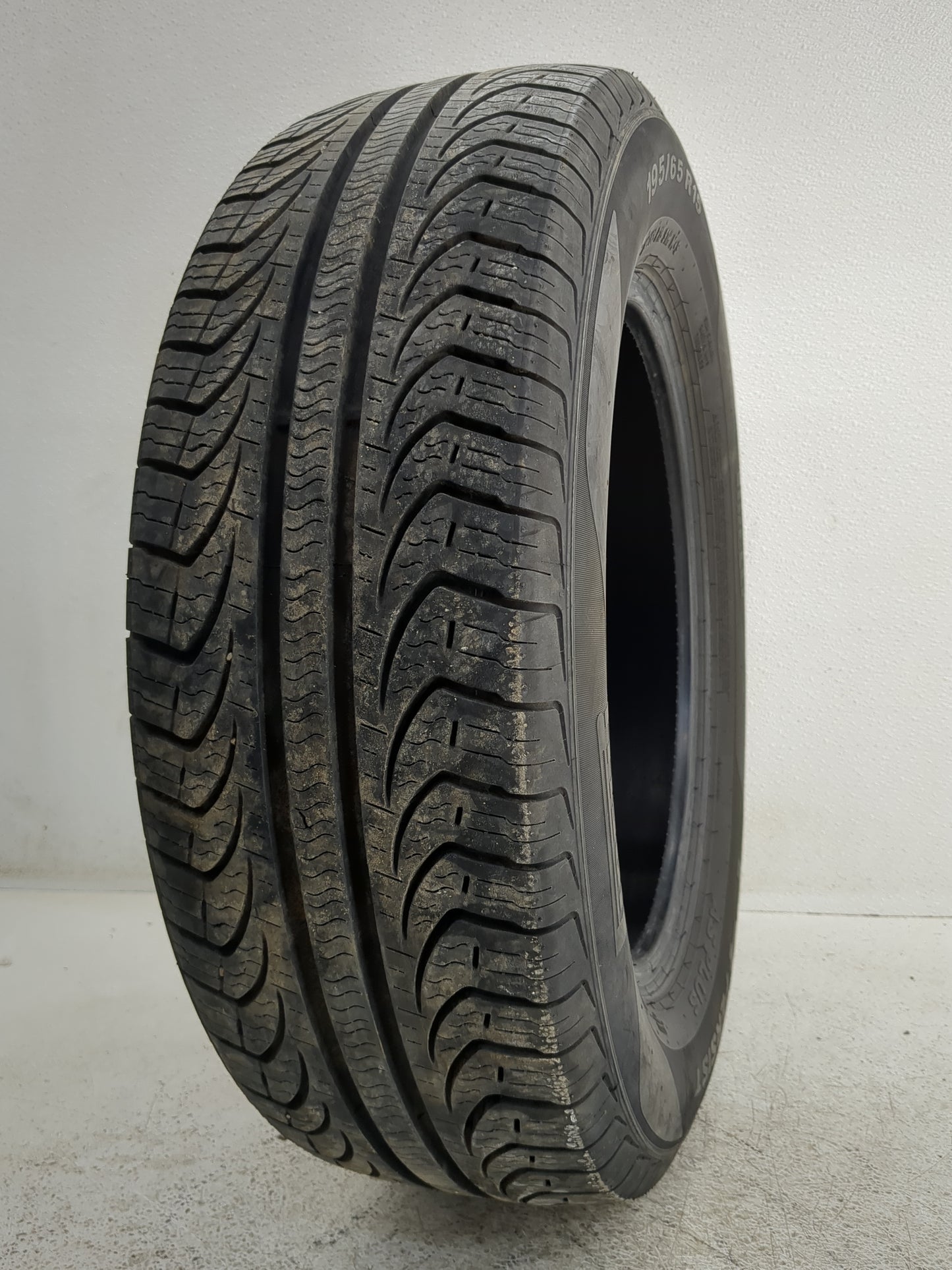 Used Tire 195/65R15 FIRELLI P4 PERSISA 91H - Tread Depth 9.5/32 - Oemusedautoparts1.com