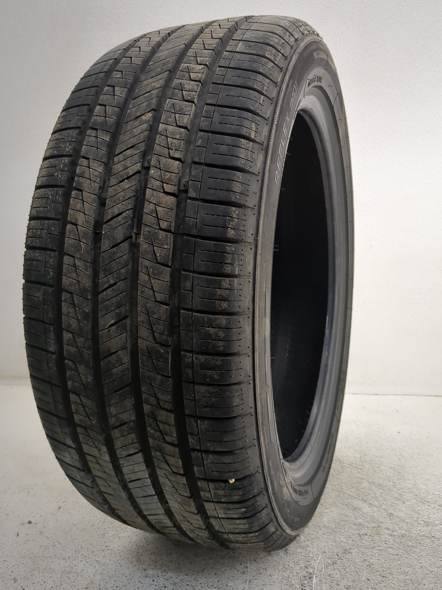 Used Tire 245/45R18 IRONHEAD REFLEX IH01 100W - Tread Depth 11/32 - Oemusedautoparts1.com