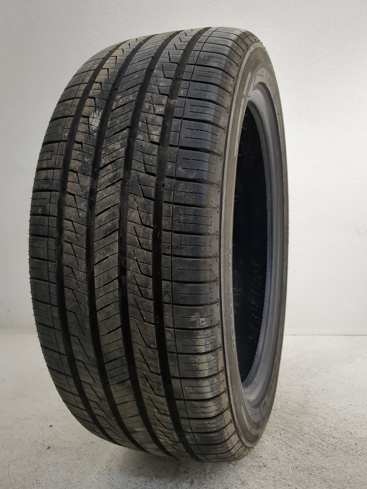 Used Tire 245/45R18 IRONHEAD REFLEX IH01 100W - Tread Depth 8.5/32 - Oemusedautoparts1.com