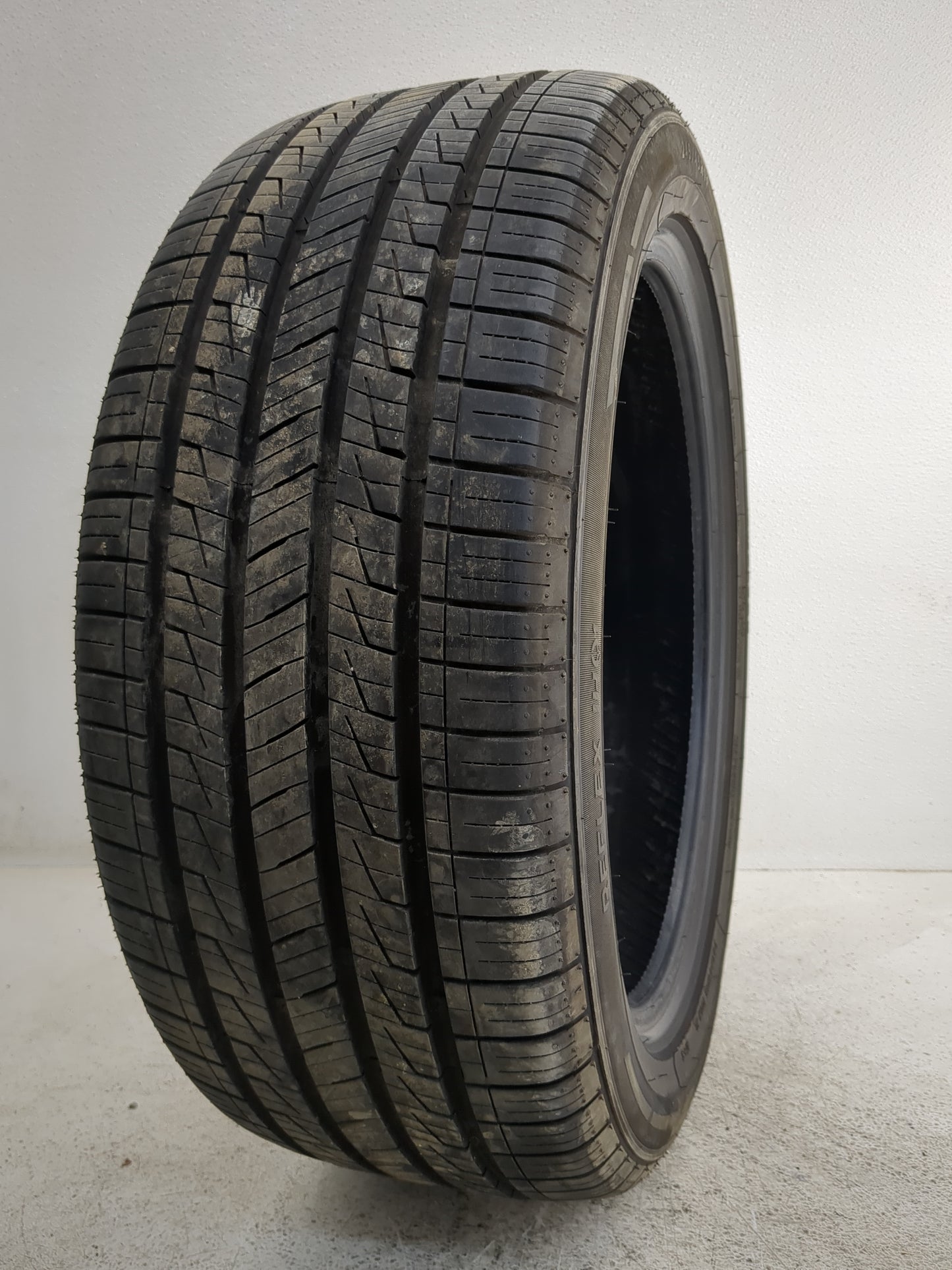 Used Tire 245/45R18 IRONHEAD REFLEX IH01 100W - Tread Depth 8.5/32 - Oemusedautoparts1.com