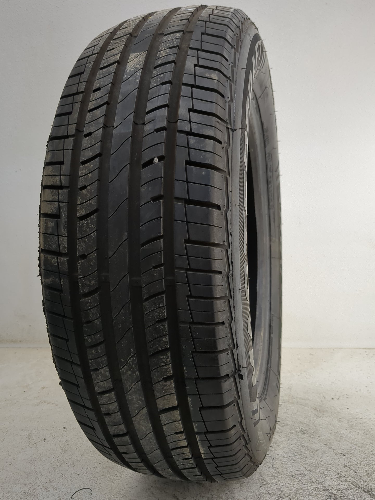 Used Tire 215/65R17 MASTERCRAFT STRATUS AS 99T - Tread Depth 9/32 - Oemusedautoparts1.com