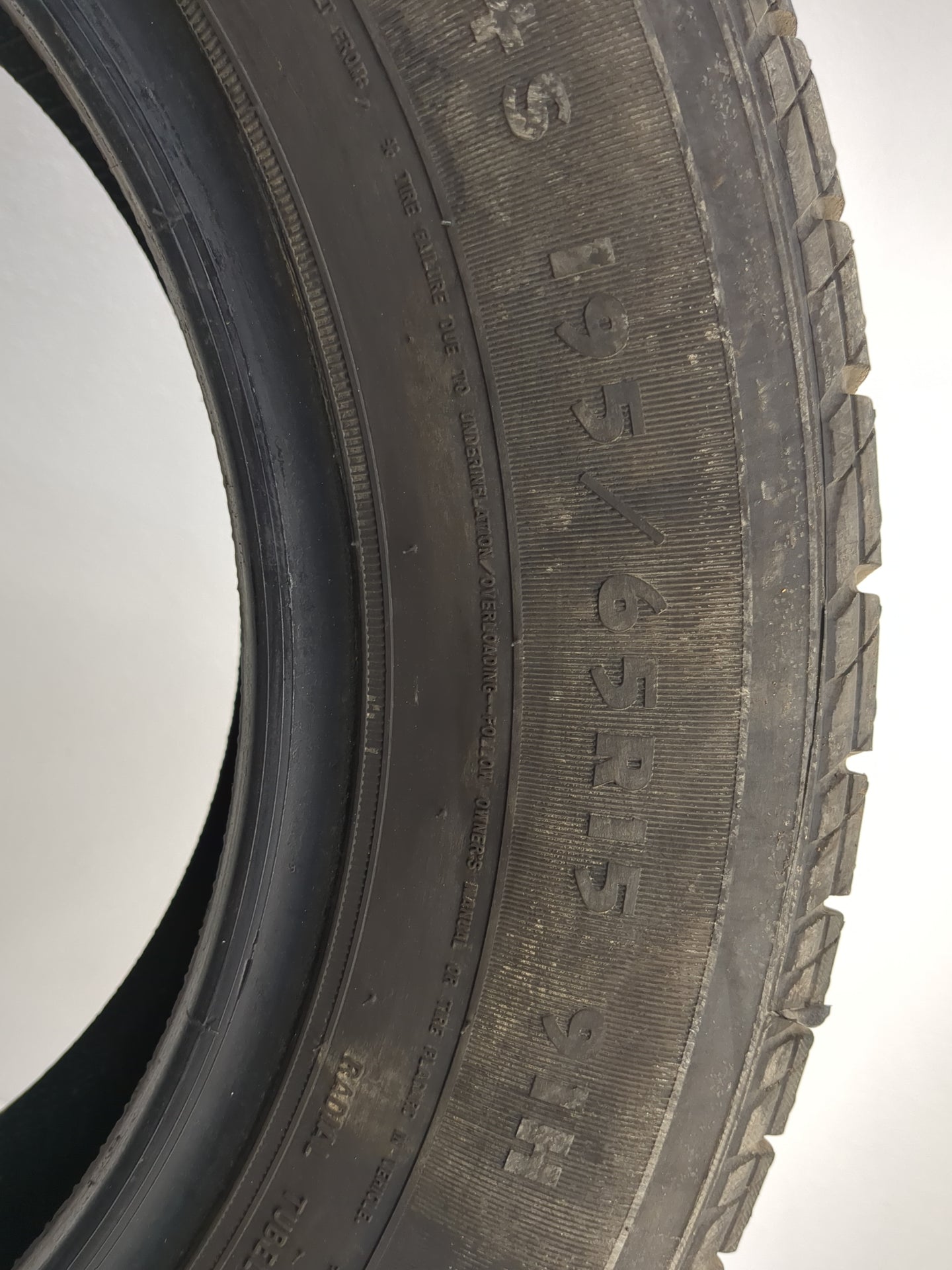 Used Tire 195/65R15 DOUGLAS TOURING A/S 91H - Tread Depth 7/32 - Oemusedautoparts1.com