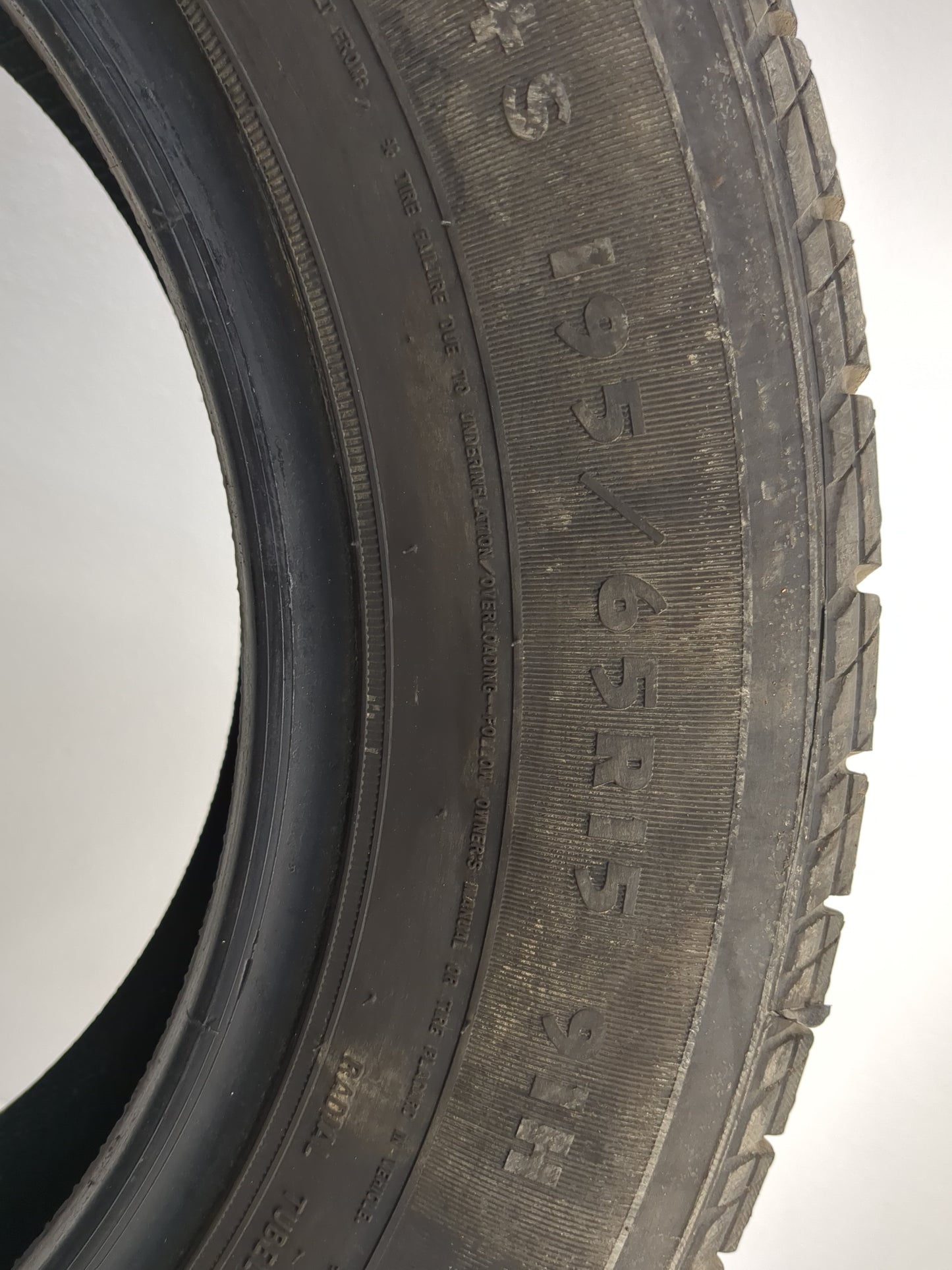 Used Tire 195/65R15 DOUGLAS TOURING A/S 91H - Tread Depth 7/32 - Oemusedautoparts1.com