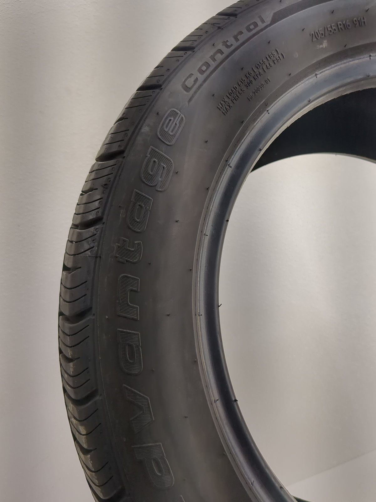 Used Tire 205/55R16 BFGOODRICH ADVANTAGE CONTROL 91H - Tread Depth 8/32 - Oemusedautoparts1.com