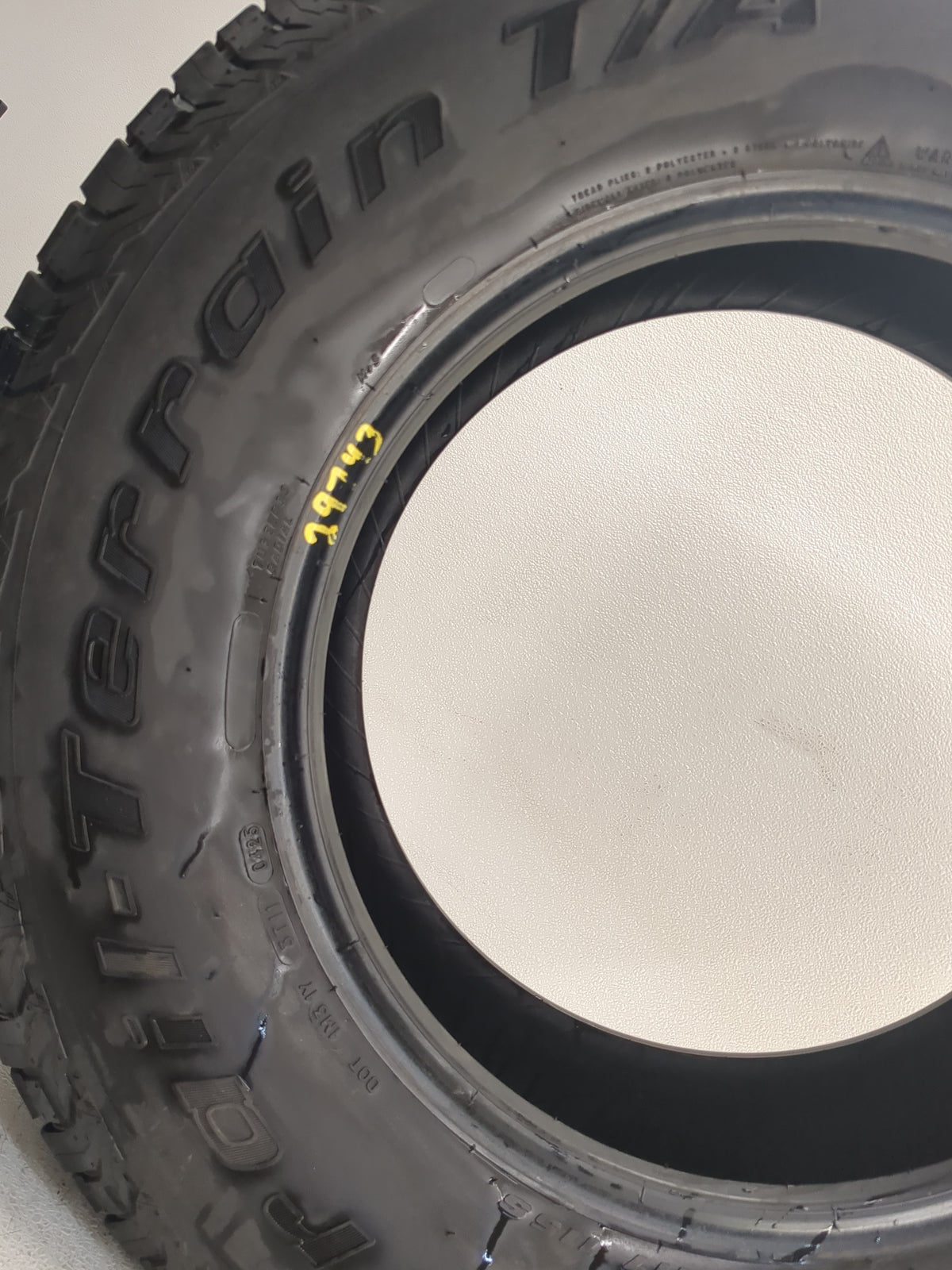 Used Tire 265/70R17 BFGOODRICH ALL-TERRAIN T/A 115S - Tread Depth 9/32 - Oemusedautoparts1.com